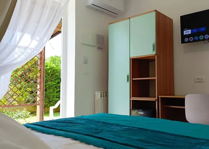 Elena Hotel 2*