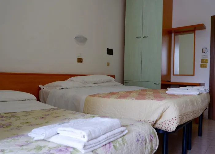 Отель Ristorante Elena 2*